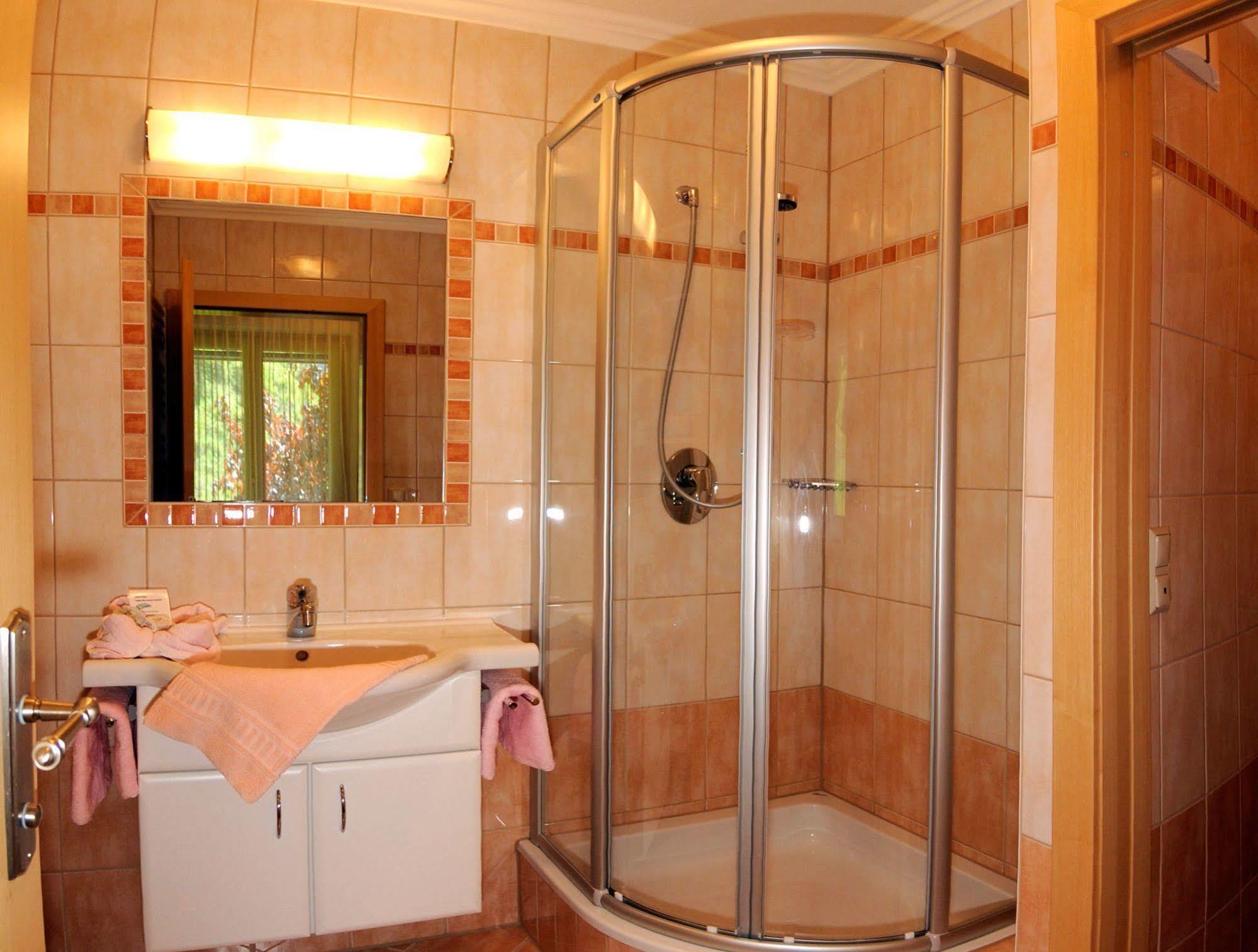 Gasthof Zur Gams Донерсбахвалд Екстериор снимка